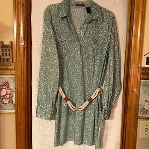 Liz Claiborne long button down collared belted shirt sage green print